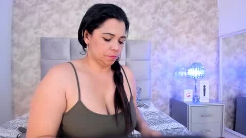 Snapshot of elizabeth_colleman chatting on 01.18.25 Elizabeth online show from 01.18.25