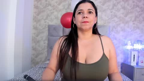 Snapshot of elizabeth_colleman chatting on 02.18.25 Elizabeth online show from 02.18.25