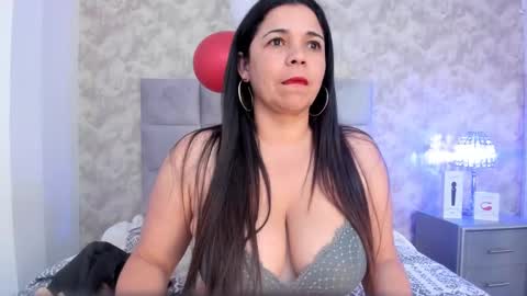 Snapshot of elizabeth_colleman chatting on 03.03.25 Elizabeth online show from 03.03.25