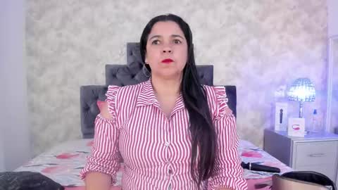 Snapshot of elizabeth_colleman chatting on 10.16.25 Elizabeth online show from 10.16.25