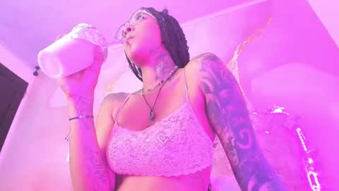 Montserrath online show from 02.13.25