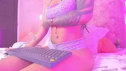 Montserrath online show from 02.14.25