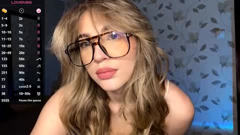 Mia online show from 02.04.26