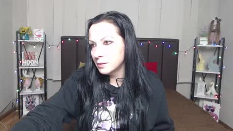 Snapshot of elizabethsho chatting on 01.22.25 ElizabethSho online show from 01.22.25