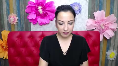 Snapshot of elizabethsho chatting on 09.16.25 ElizabethSho online show from 09.16.25