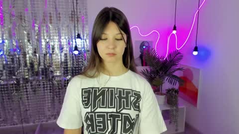 Snapshot of elizamild chatting on 12.05.24 Eliza online show from 12.05.24