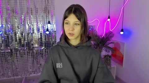 Snapshot of elizamild chatting on 12.05.24 Eliza online show from 12.05.24