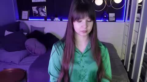 Snapshot of elizamild chatting on 02.21.25 Eliza online show from 02.21.25