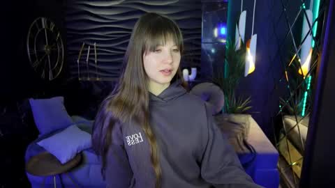 Snapshot of elizamild chatting on 02.27.25 Eliza online show from 02.27.25