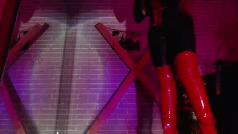Snapshot of elizatex chatting on 01.18.25 online show from 01.18.25