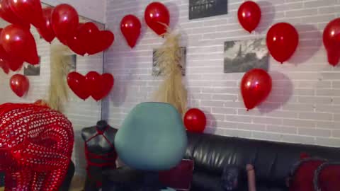 Snapshot of elizatex chatting on 02.19.25 online show from 02.19.25