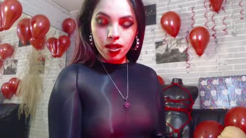 Snapshot of elizatex chatting on 03.08.25 online show from 03.08.25