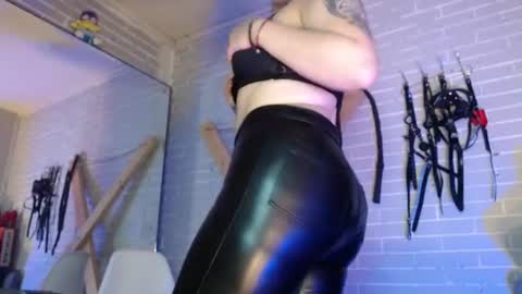 Snapshot of elizatex chatting on 07.28.26 online show from 07.28.26