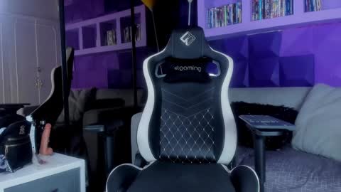 Snapshot of elizbeth_777 chatting on 02.07.25 elizbeth_777 online show from 02.07.25