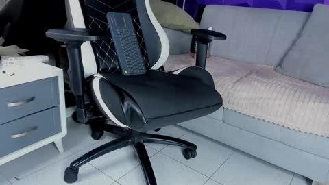 Snapshot of elizbeth_777 chatting on 02.08.25 elizbeth_777 online show from 02.08.25