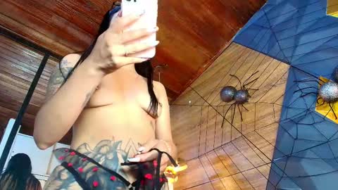 Snapshot of elizbeth_777 chatting on 10.25.25 elizbeth_777 online show from 10.25.25