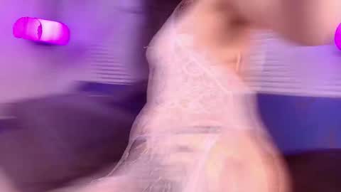 Snapshot of elizbeth_777 chatting on 12.18.25 elizbeth_777 online show from 12.18.25