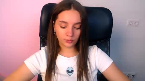 Snapshot of elizsun chatting on 11.11.25 elizsun online show from 11.11.25