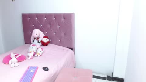 Snapshot of ella_2sweet chatting on 12.12.24 Ella online show from 12.12.24
