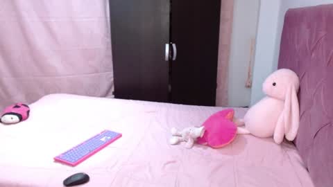 Snapshot of ella_2sweet chatting on 01.20.25 Ella online show from 01.20.25