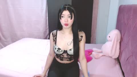 Snapshot of ella_2sweet chatting on 02.13.25 Ella online show from 02.13.25
