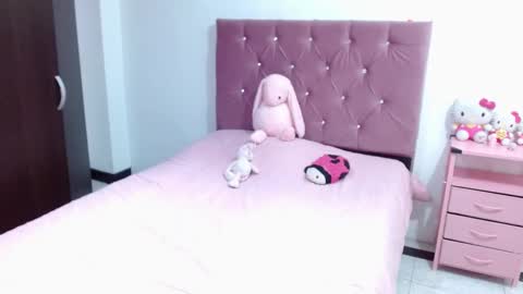 Snapshot of ella_2sweet chatting on 02.25.25 Ella online show from 02.25.25