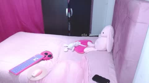 Snapshot of ella_2sweet chatting on 09.26.25 Ella online show from 09.26.25