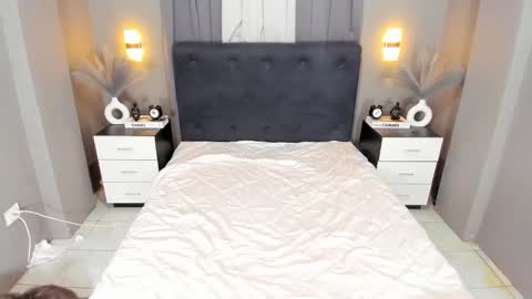 Snapshot of ella______ chatting on 12.01.24 Ella online show from 12.01.24