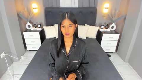 Snapshot of ella______ chatting on 12.08.24 Ella online show from 12.08.24