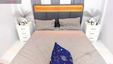 Snapshot of ella______ chatting on 11.04.25 Ella online show from 11.04.25