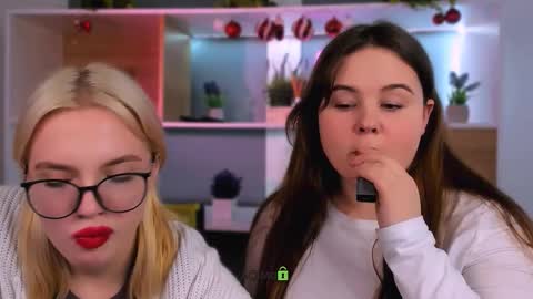 Snapshot of ella_coco chatting on 01.08.26 ella_coco online show from 01.08.26