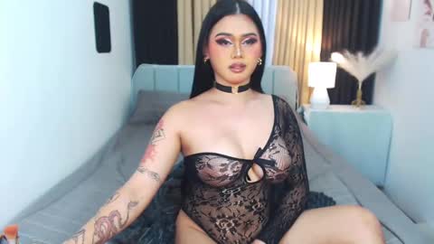 HI ITS ME ELLA online show from 02.24.25