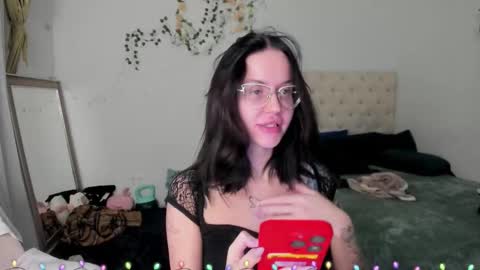 Snapshot of ella_gdss chatting on 01.12.26 ELLA online show from 01.12.26