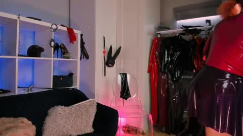 Snapshot of ella_kross chatting on 02.23.25 ella_kross online show from 02.23.25