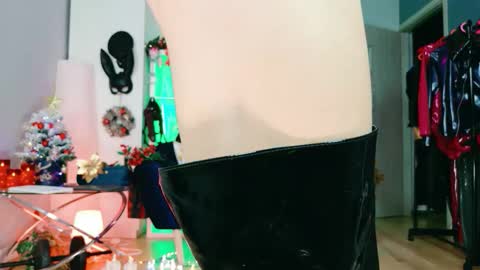 Snapshot of ella_kross chatting on 11.29.25 ella_kross online show from 11.29.25