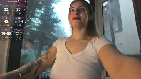 ella_vee online show from 11.29.25