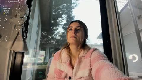 ella_vee online show from 12.17.25