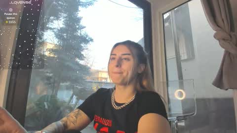 ella_vee online show from 12.19.25