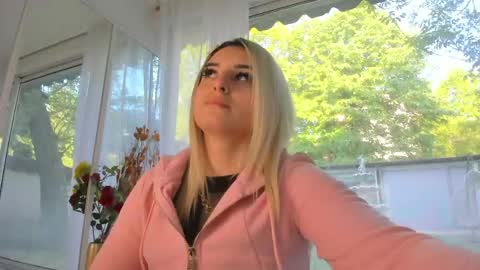 ella_vee online show from 05.04.26