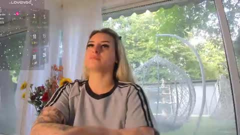 Snapshot of ella_vee chatting on 06.15.26 ella_vee online show from 06.15.26