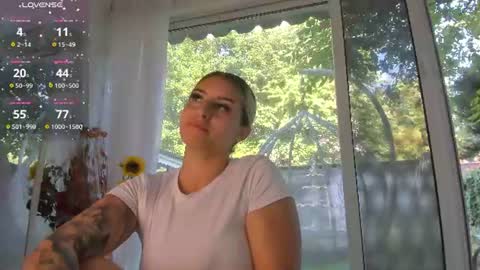 Snapshot of ella_vee chatting on 06.29.26 ella_vee online show from 06.29.26