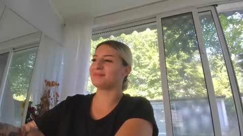 Snapshot of ella_vee chatting on 07.17.26 ella_vee online show from 07.17.26