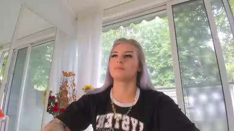 Snapshot of ella_vee chatting on 07.21.26 ella_vee online show from 07.21.26