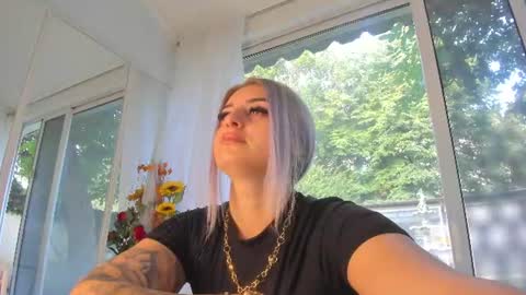 Snapshot of ella_vee chatting on 07.26.26 ella_vee online show from 07.26.26