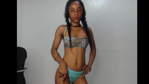 Snapshot of ellababy8 chatting on 11.22.25 ella online show from 11.22.25