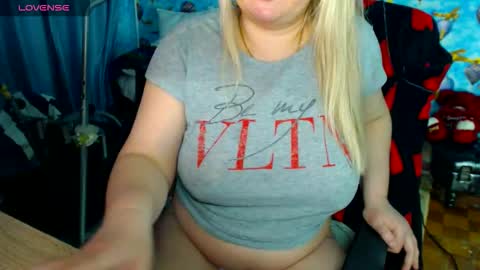 Snapshot of ellabella36dd chatting on 02.28.26 IsaBella online show from 02.28.26