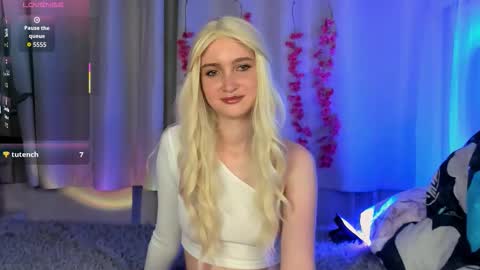 Snapshot of ellabloom chatting on 10.20.25 Ella online show from 10.20.25