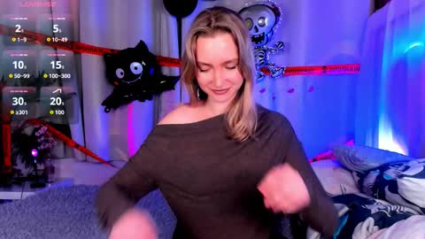 Snapshot of ellabloom chatting on 10.27.25 Ella online show from 10.27.25