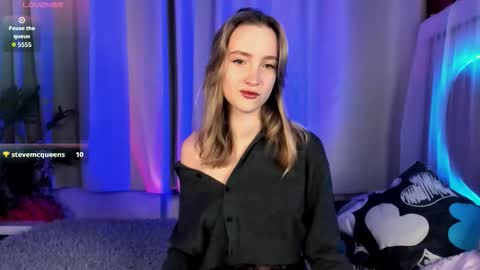 Snapshot of ellabloom chatting on 12.21.25 Ella online show from 12.21.25