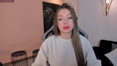 Snapshot of ellaclark chatting on 12.03.24 EllaClark online show from 12.03.24